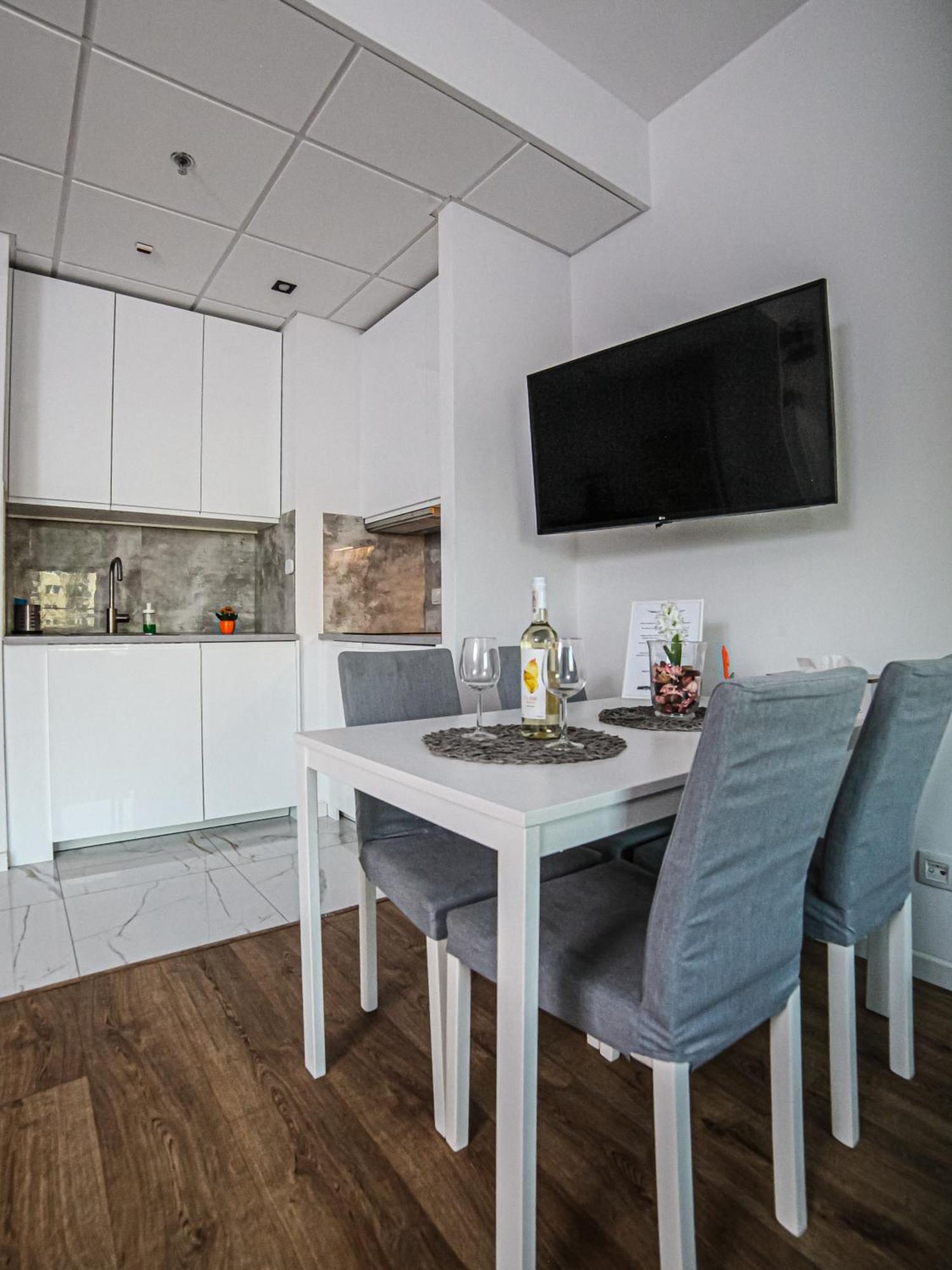 Big City Life Apartments - Bliska Wola Tower A Warszawa Eksteriør bilde